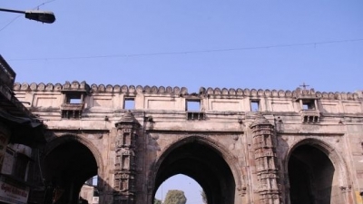 Teen Darwaza