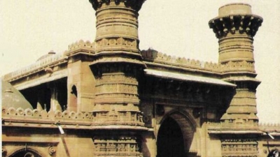 Jhulta Minara