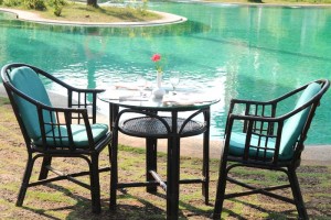 Dining by Poolside Dining by Poolside