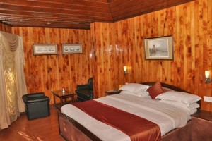 Woody Opulence Woody Opulence