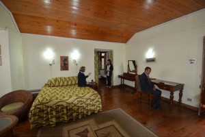 Well-furnished Room Well-furnished Room