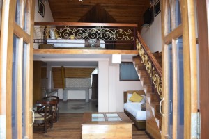Well-furnished Room Well-furnished Room