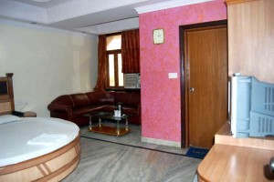 Well-furnished Room Well-furnished Room