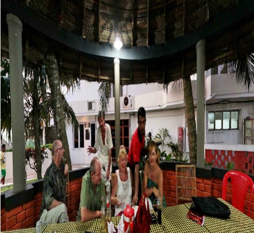 Foreign guests at dining venue Foreign guests at dining venue