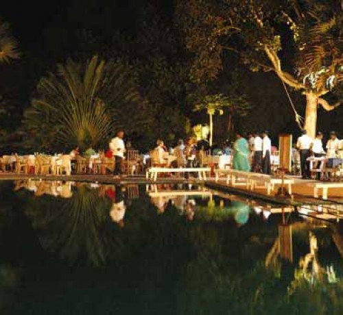 Poolside dine Poolside dine