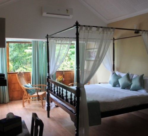Colonial style bed