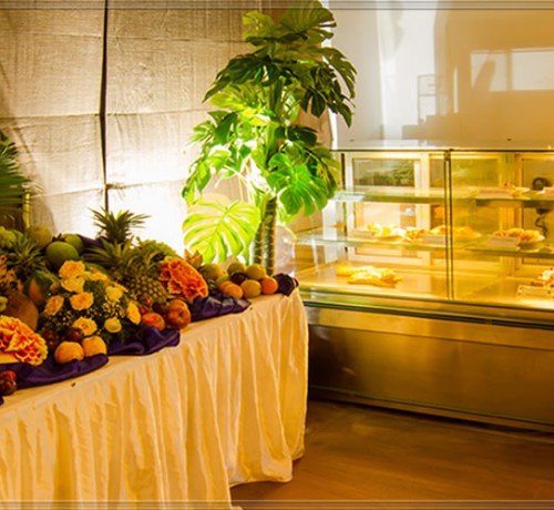 Fruits at table