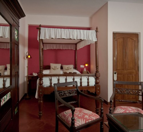 Four poster bed
