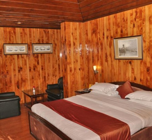 Woody Opulence Woody Opulence