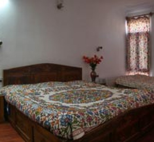 Well-Furnished Room Well-Furnished Room