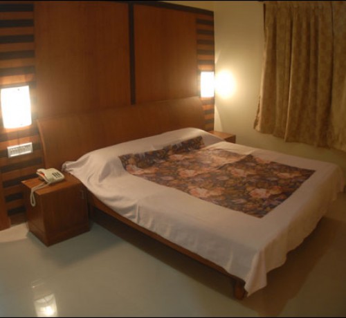 Well-Furnished Room