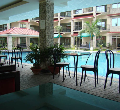 Pool Dining Pool Dining