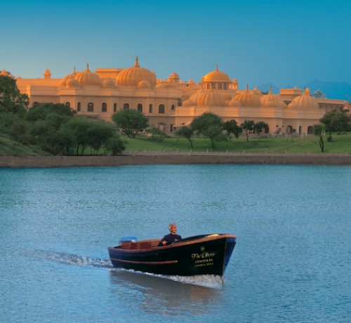 Hotel on the bank of Lake Pichola Hotel on the bank of Lake Pichola