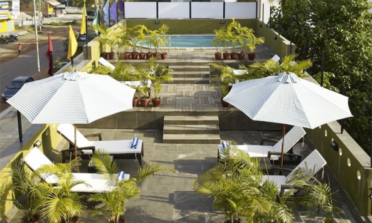 Poolside Poolside