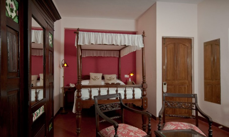Four poster bed Four poster bed