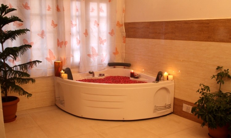 Jacuzzi with Wellness Center Jacuzzi with Wellness Center