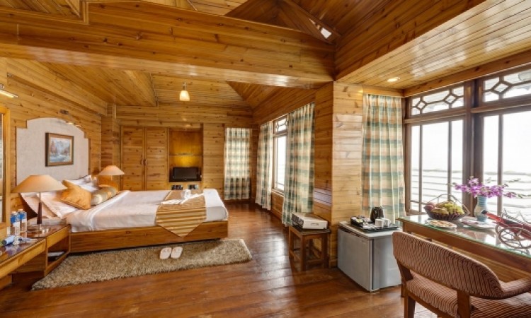 Well-furnished Room Well-furnished Room