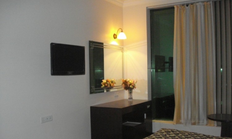Well-furnished Room Well-furnished Room