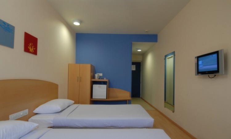 Well-furnished Room Well-furnished Room