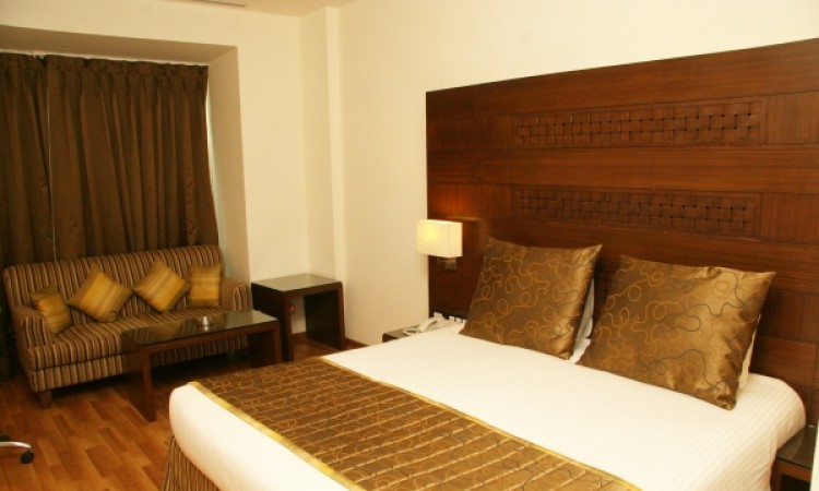 Well-furnished Room Well-furnished Room