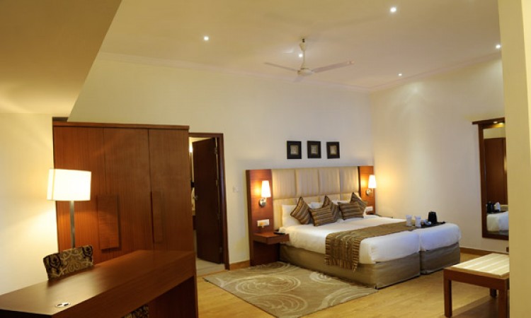 Well-furnished Room Well-furnished Room