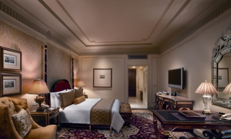Well-furnished Room Well-furnished Room