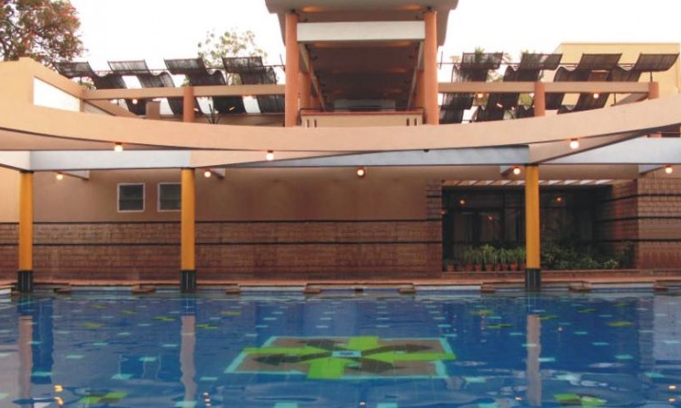 Swimming-pool Swimming-pool